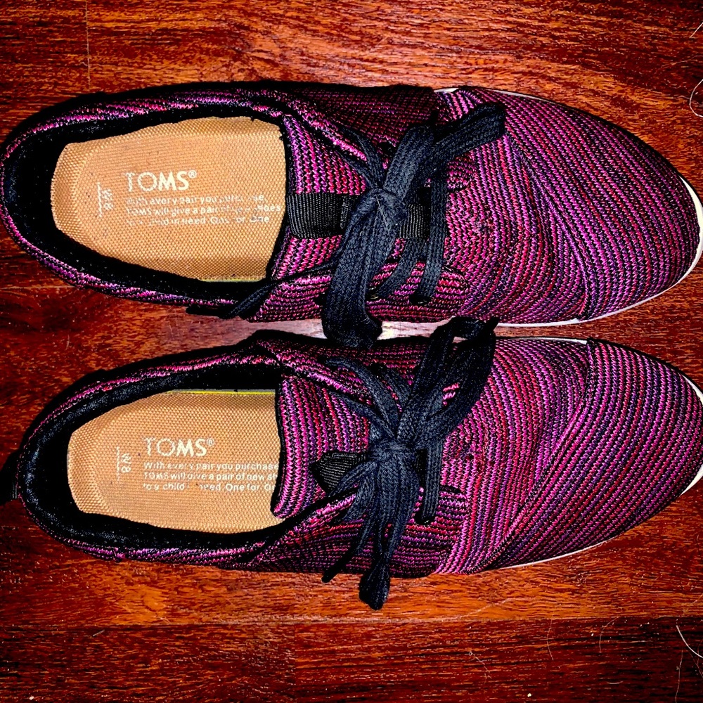 NWOT TOMS women’s sneakers size 8